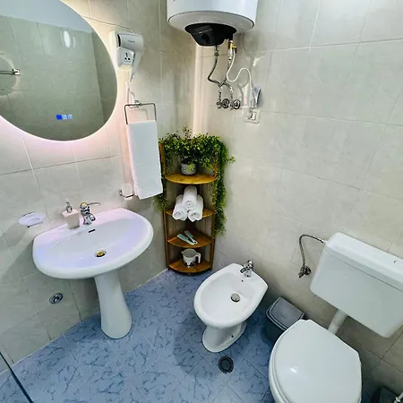 Edi Center Apartman *